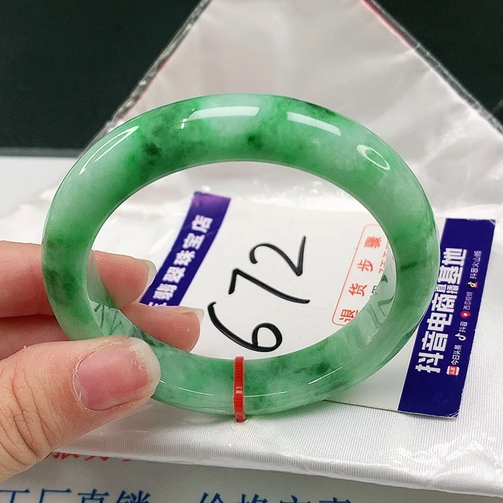翡翠手镯未镶嵌翡翠