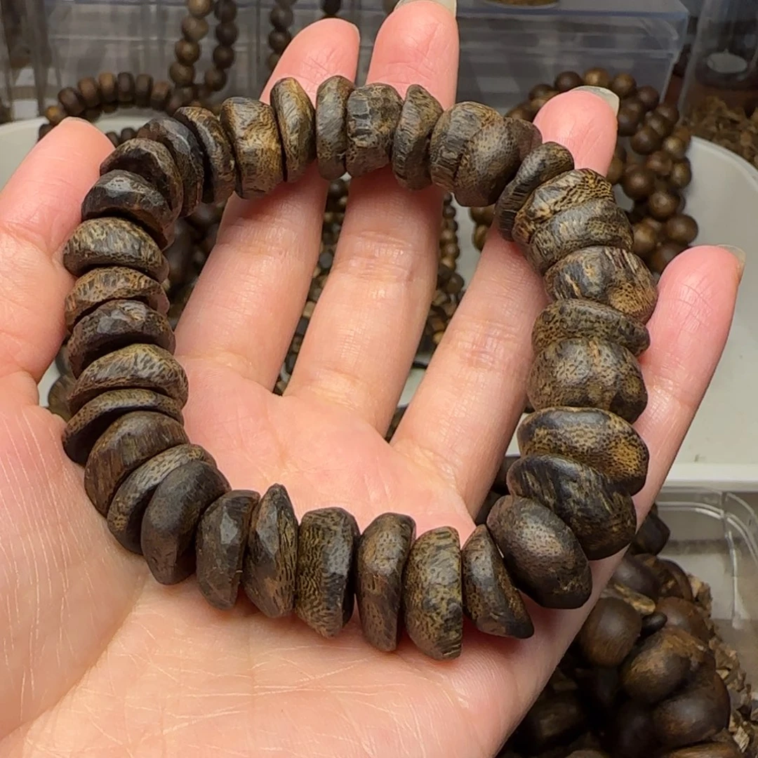 沉香手串子****馍单圈树丁包壳老料沉水30.5克