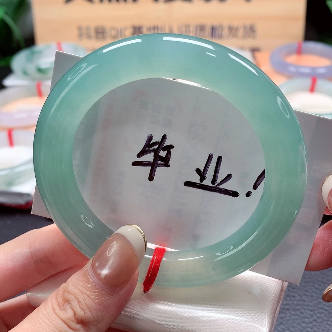 翡翠手镯（圆镯）未镶嵌天然a货翡翠