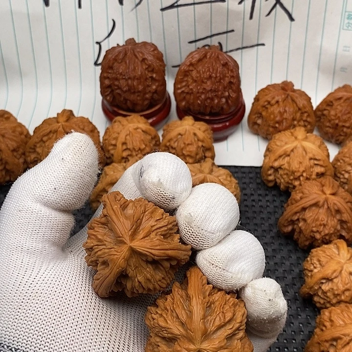 壹***万核桃把件拼接虎头52