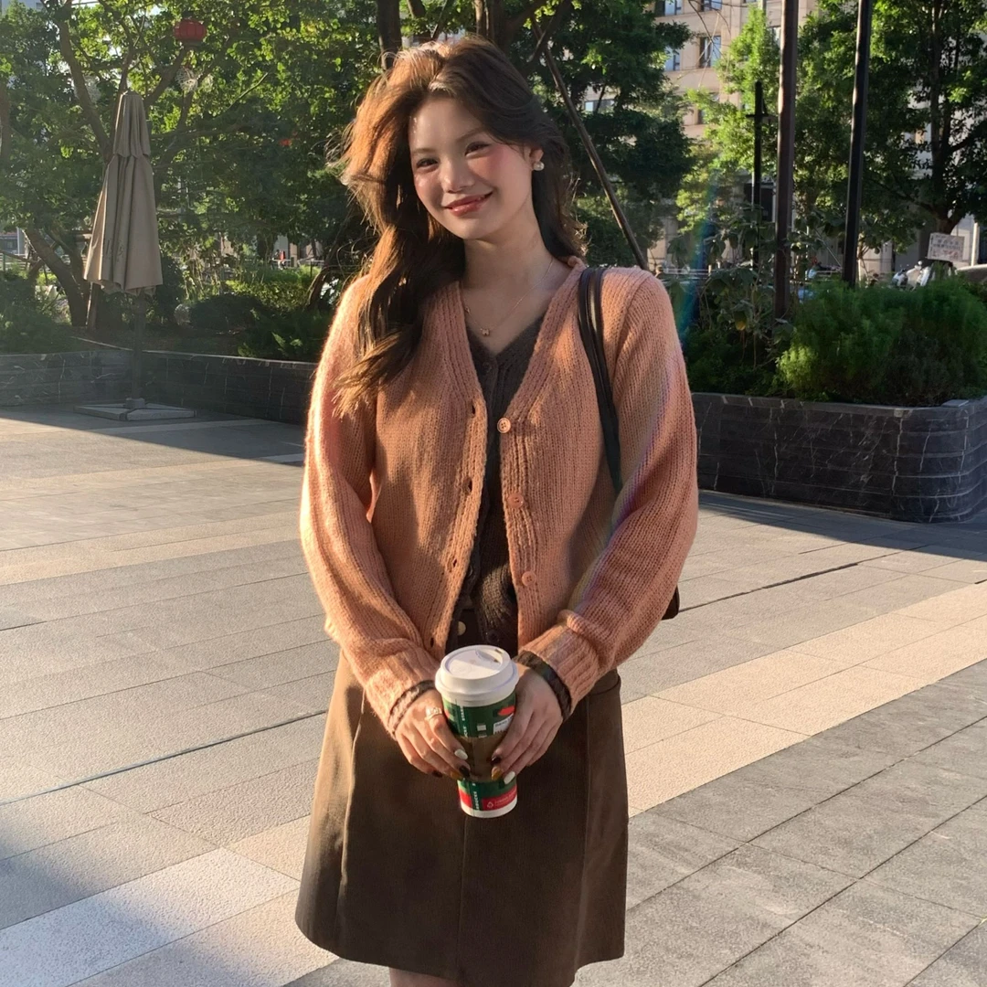 韩系软糯撞色假两件V领粗针毛衣秋冬女慵懒针织开衫上衣