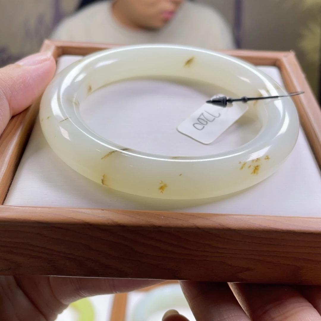 和田玉未镶嵌手镯57圆条桂花糕