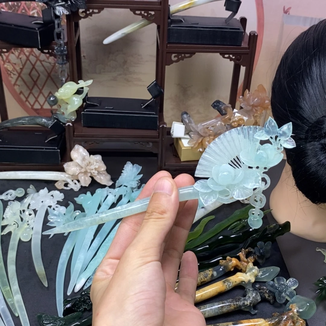 听***花合金蛇纹石玉发饰