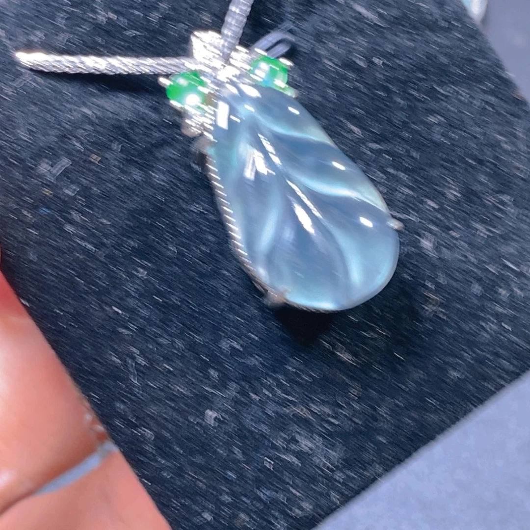 翡翠未镶嵌颈饰