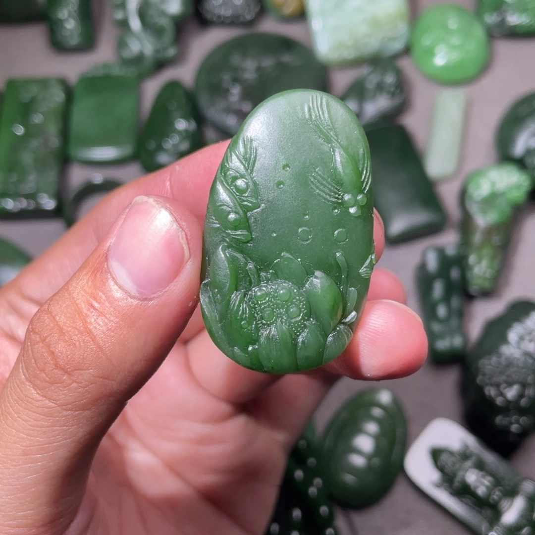 和田玉（碧玉）未镶嵌颈饰定制