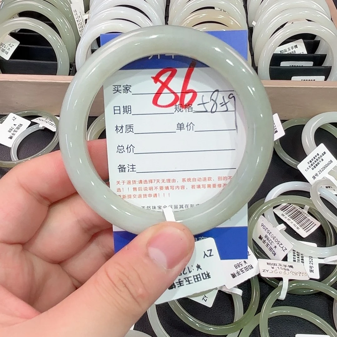 和田玉手镯未镶嵌