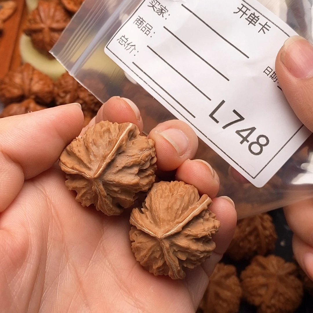 樱***蛋把件文玩核桃迷你小三棱
