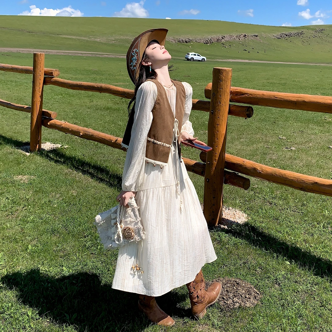 复古法式游牧风初秋穿搭女2025新款度假拍照出片马甲连衣裙两件套