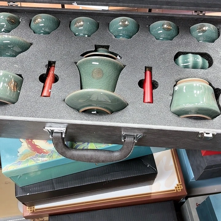 孤品茶具套装等。           