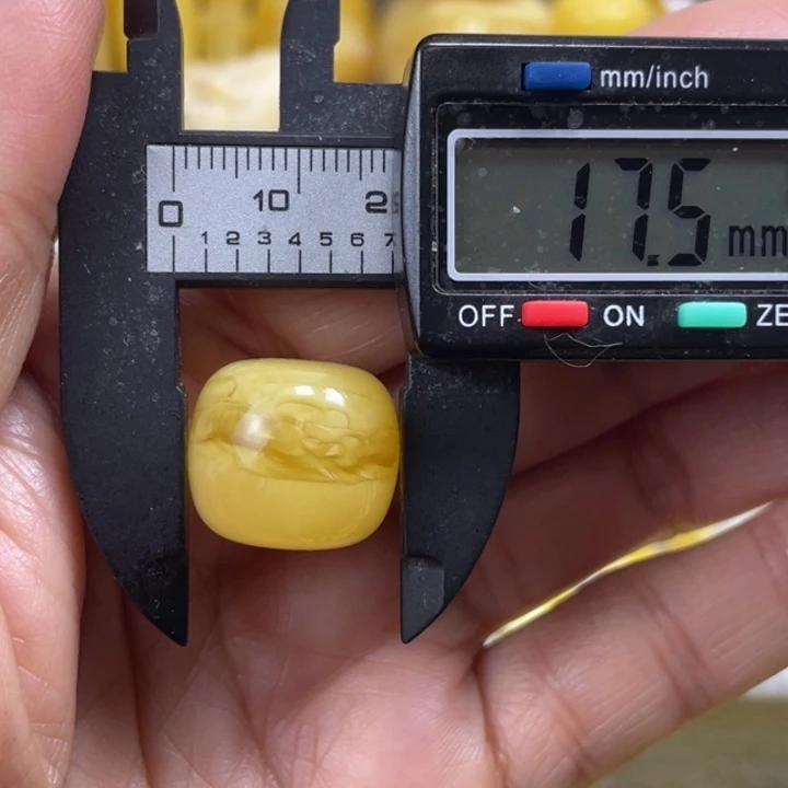 蜜蜡未镶嵌裸石27