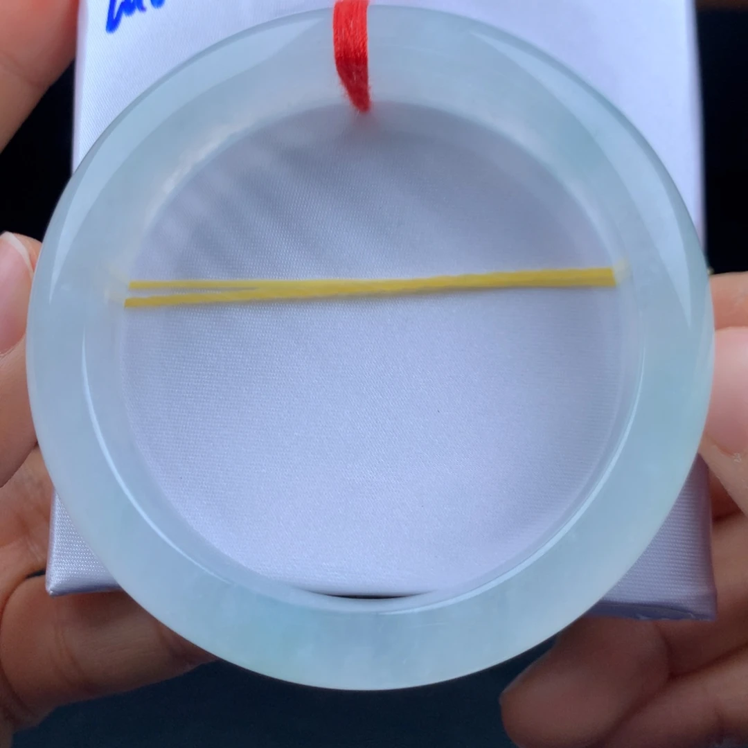 睡***0翡翠未镶嵌手镯冰透起光