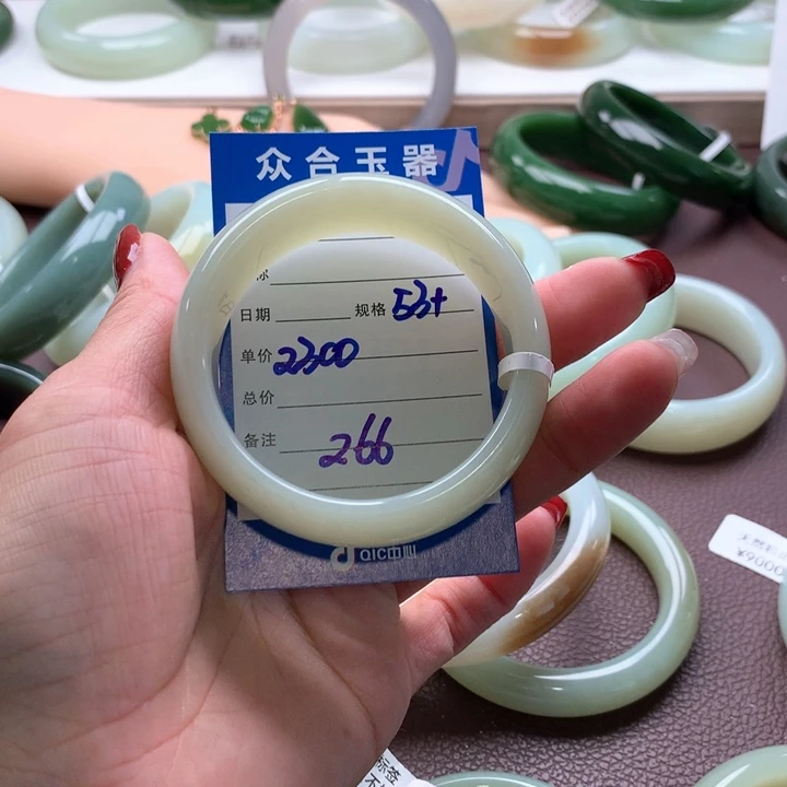 和田玉手镯未镶嵌闹*