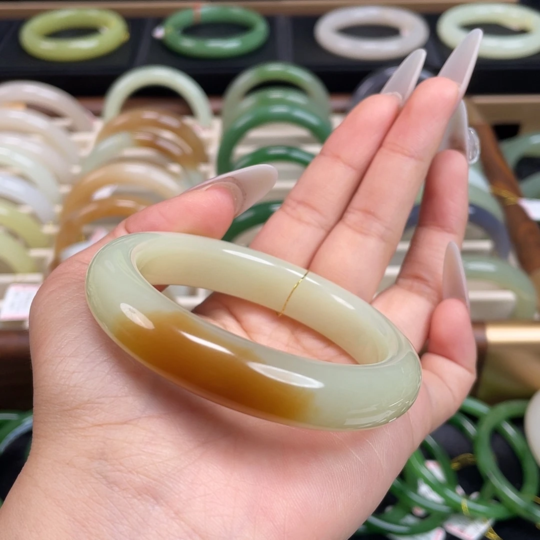 和田玉未镶嵌手镯糖色！油膏料54