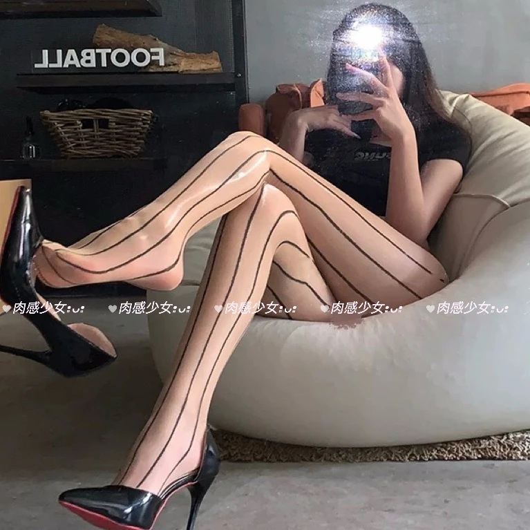 『肉感少女』马油亮珠光丝滑竖线黑丝袜情调开超薄显瘦防勾丝连裤袜