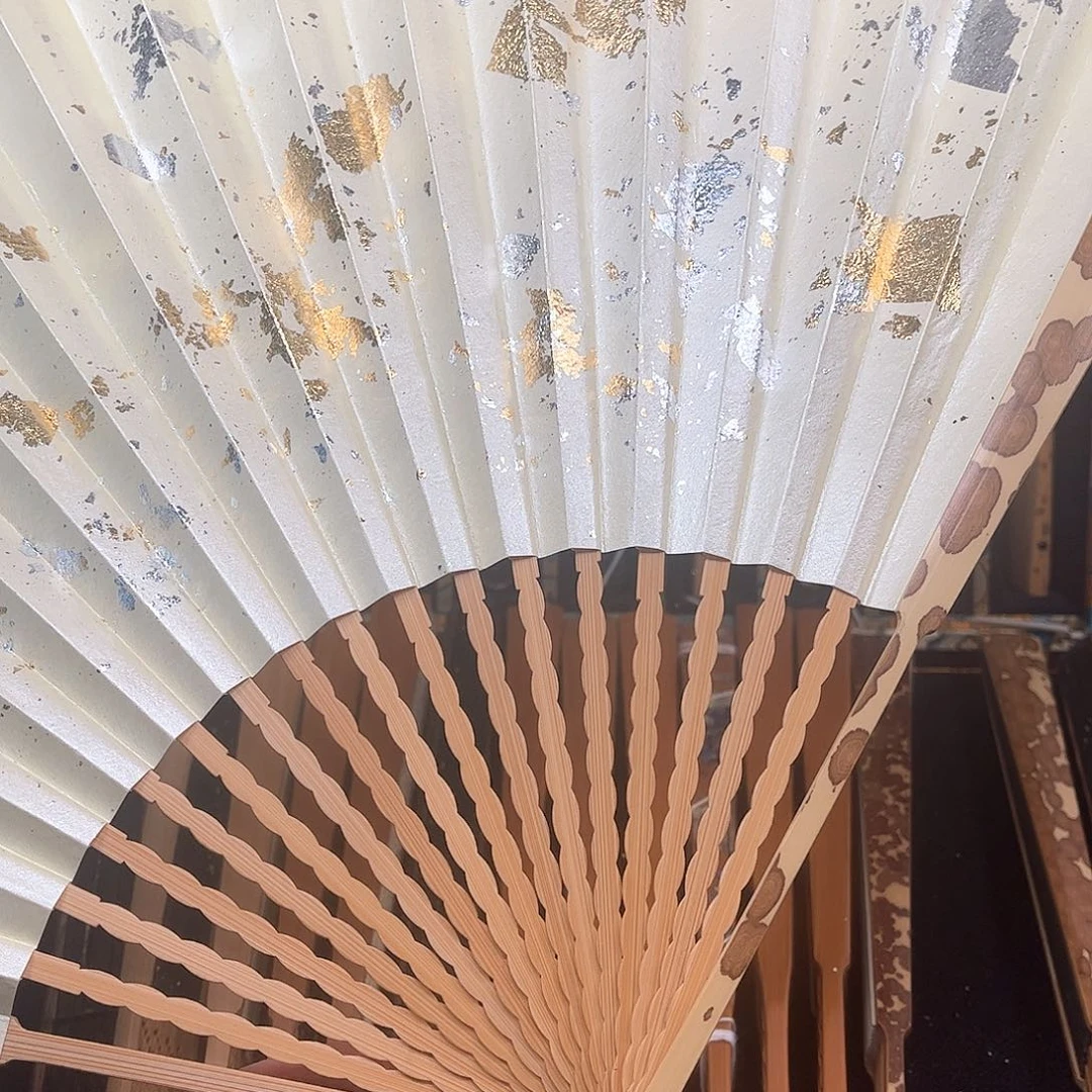 扇子白撒金龙鳞梅妃