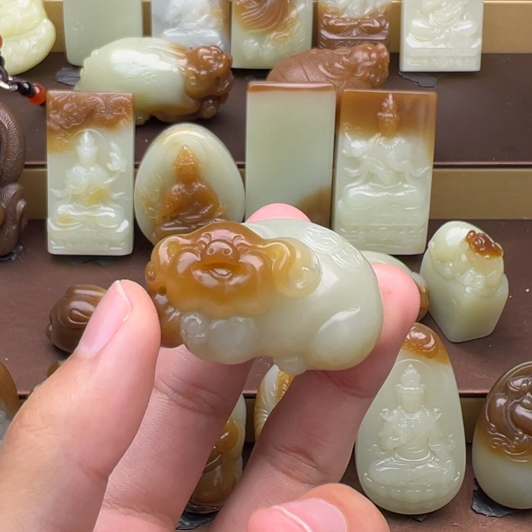 阿***1和田玉（糖玉）未镶嵌颈饰