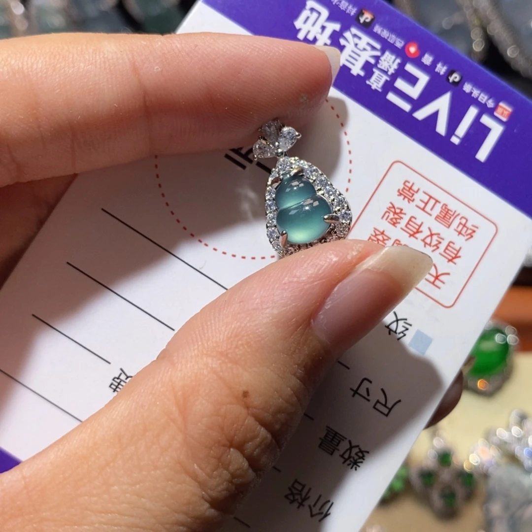 野***孩颈饰未镶嵌翡翠翡翠