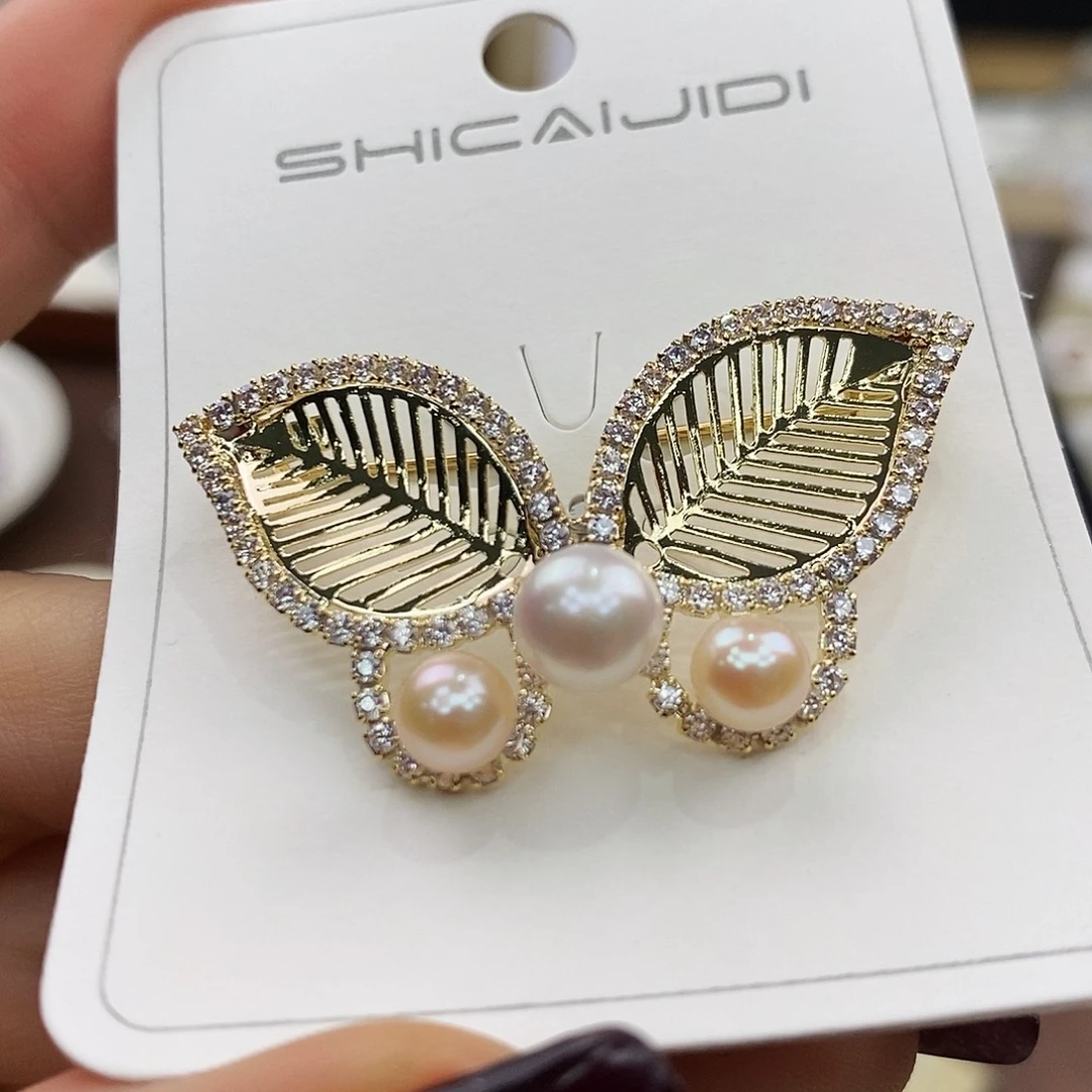 胸饰合金淡水珍珠