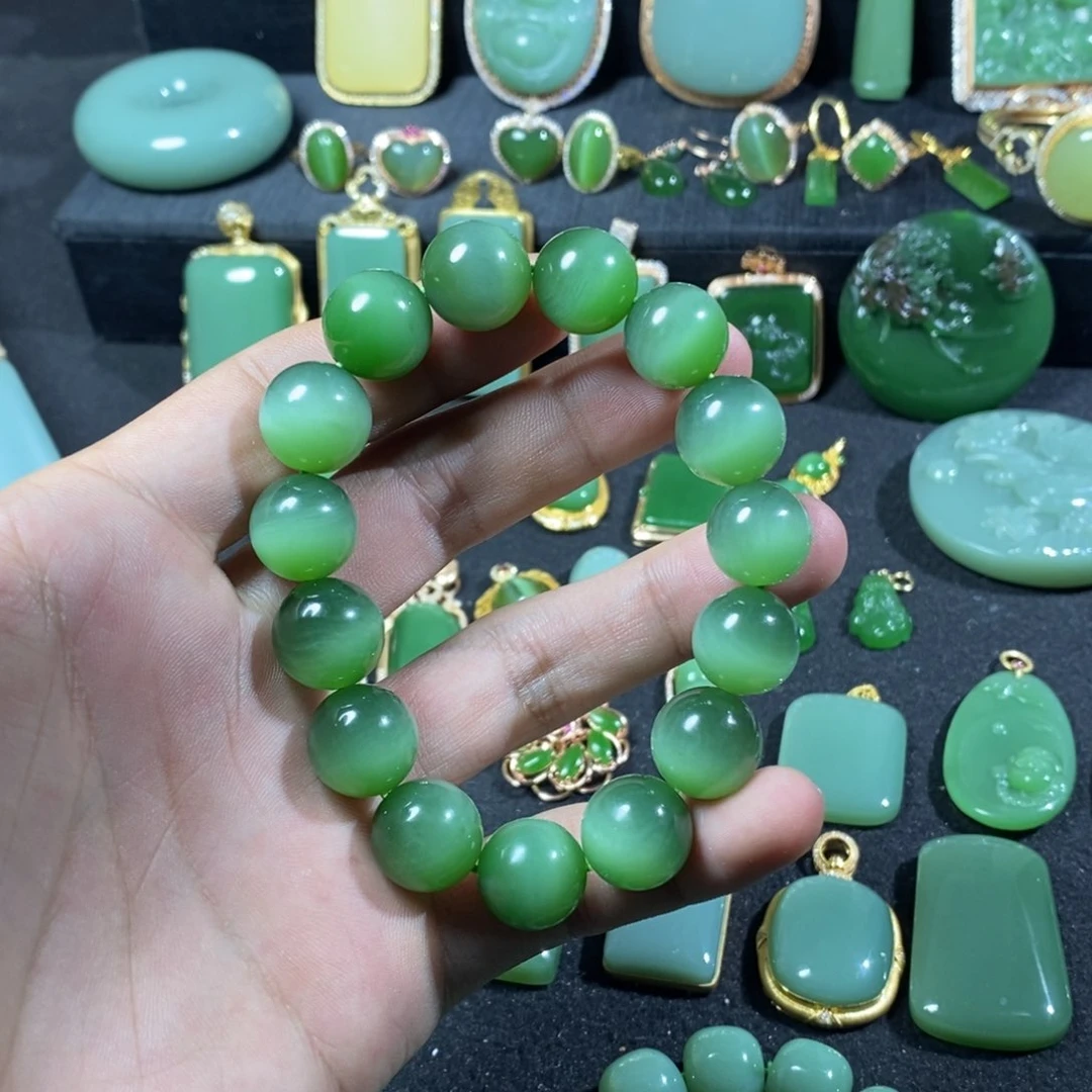 颈饰未镶嵌和田玉（碧玉）