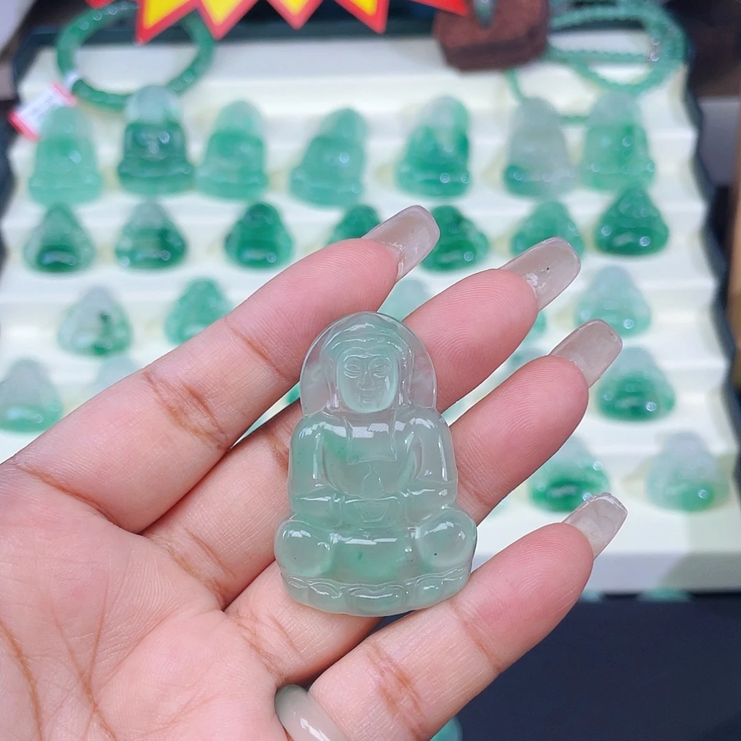 颈饰未镶嵌石英质玉（非洲翠）