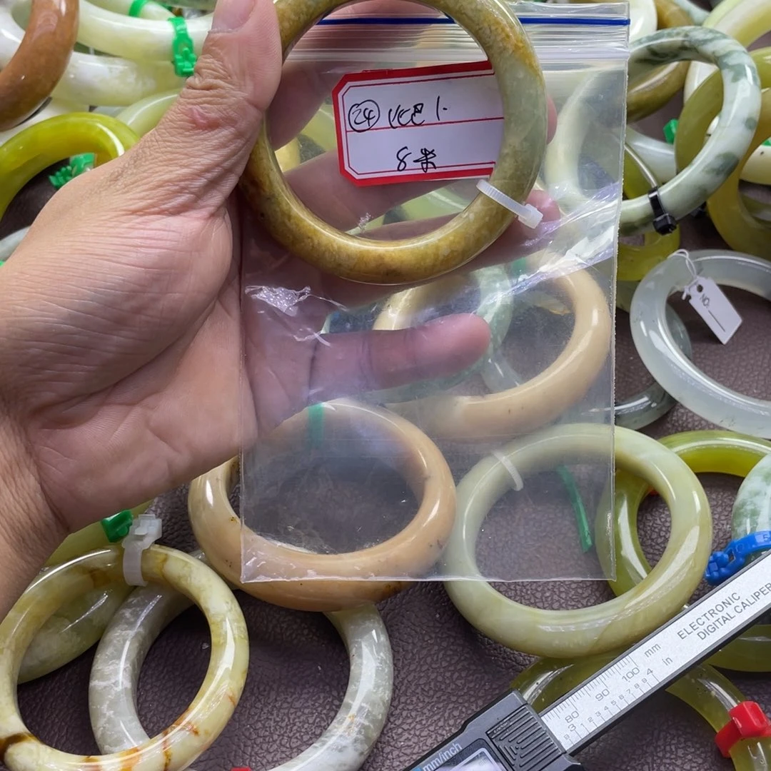 比***卜蛇纹石玉未镶嵌手镯