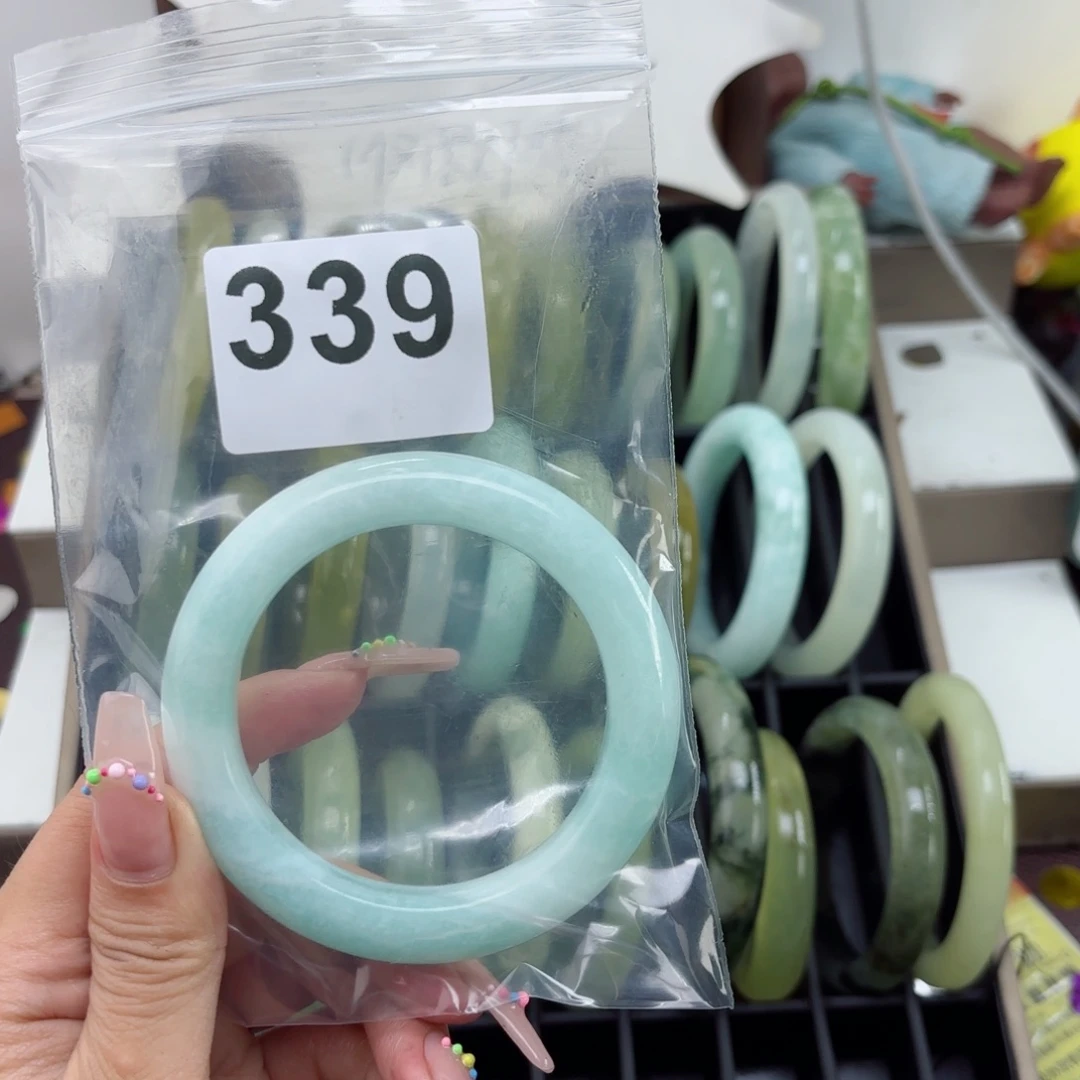 蛇纹石玉未镶嵌手镯狗****花