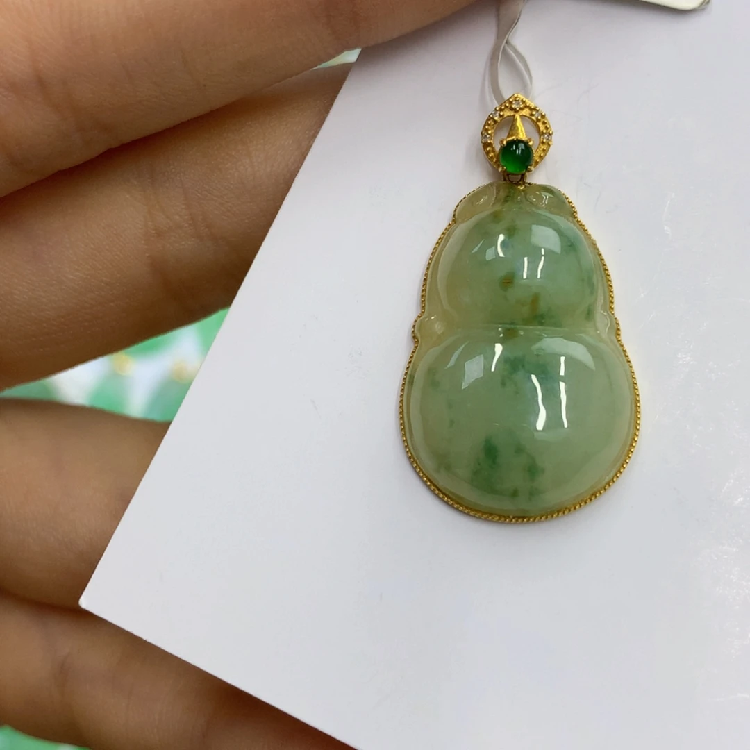 翡翠18K金镶嵌颈饰