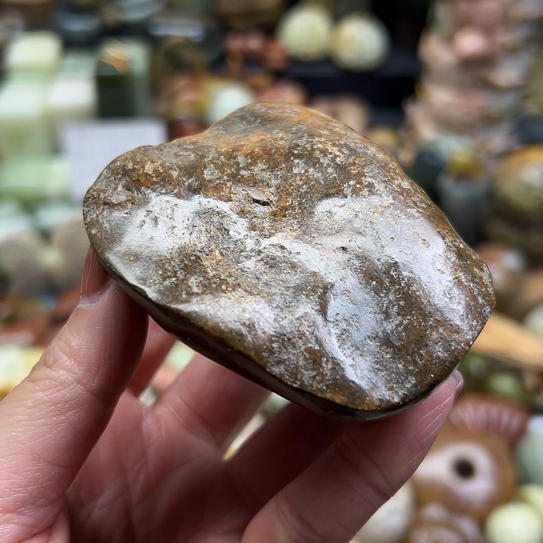 岫岩河磨玉（透闪石质玉）未镶嵌颈饰河磨玉老皮富甲手玩