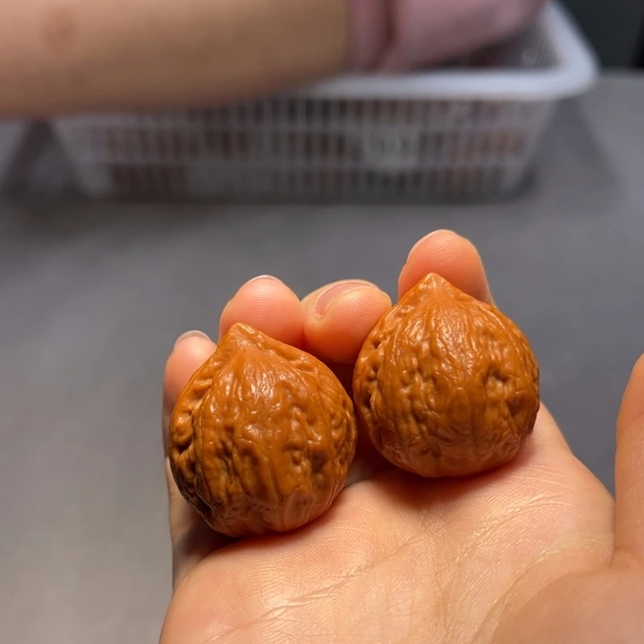 文玩核桃把件腊皮698