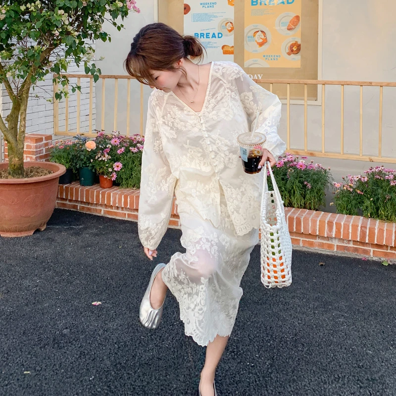 米白色刺绣连上衣半身裙两件套女春夏2025爆款独特绝美高级感套装