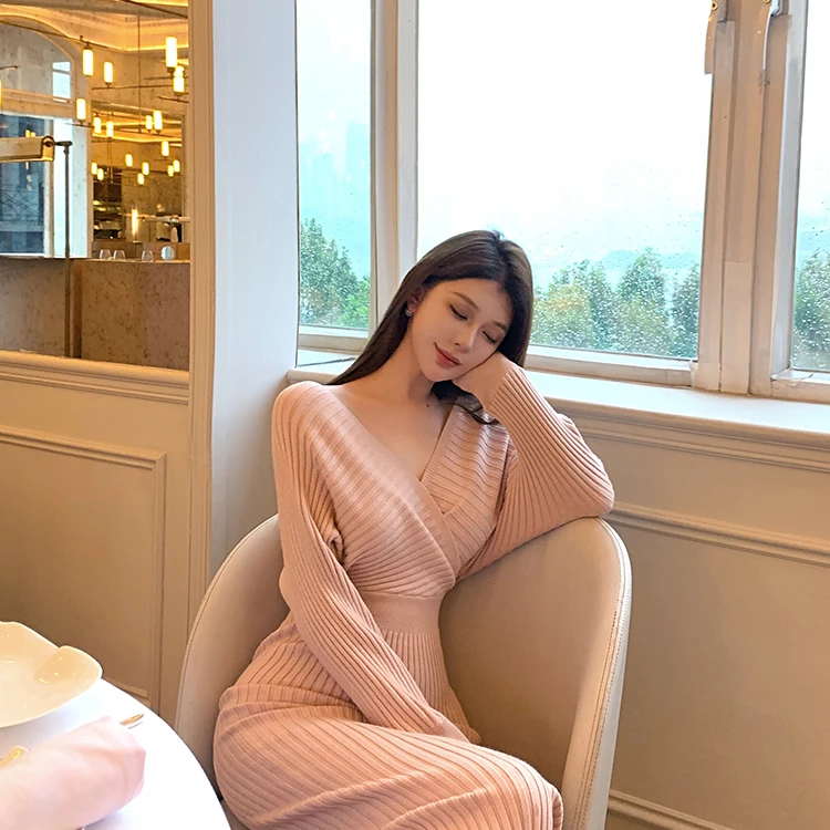 秋冬新款网红纯欲风修身收腰性感包臀粉色连衣裙V领打底针织长裙