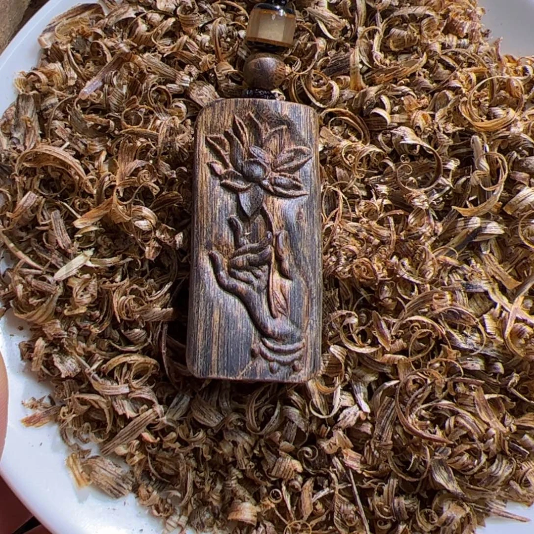 沉香碎屑沉香白棋雕刻4.7克