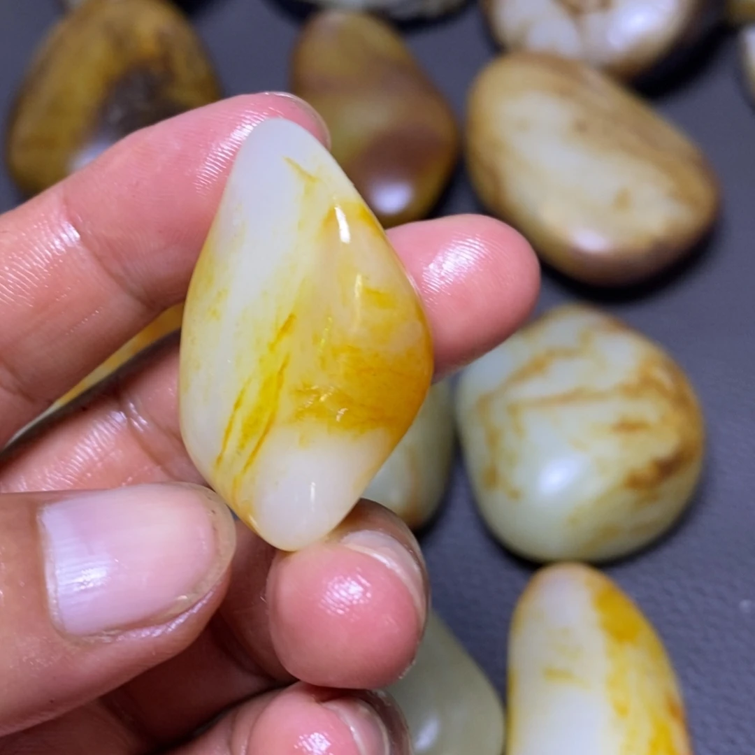 未镶嵌和田玉（糖玉）挂件