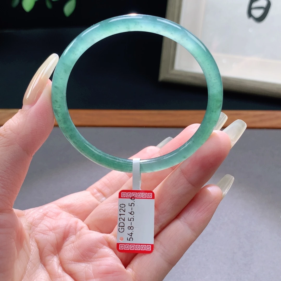 翡翠手镯未镶嵌天然翡翠手镯