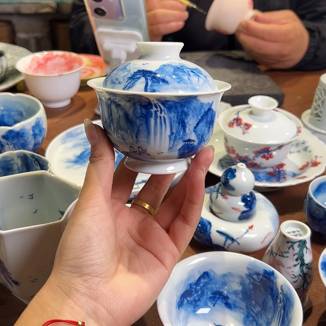 大***子青花手绘山水盖碗