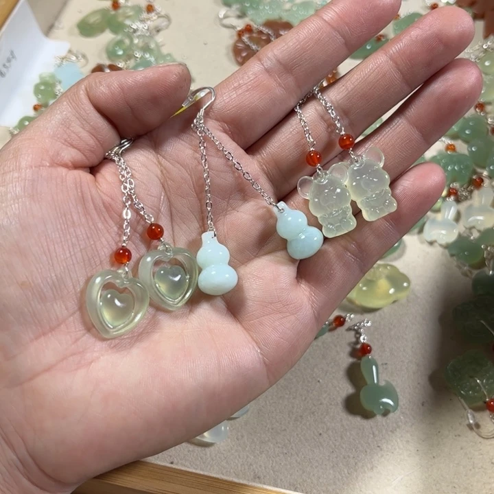 蛇纹石玉耳饰未镶嵌