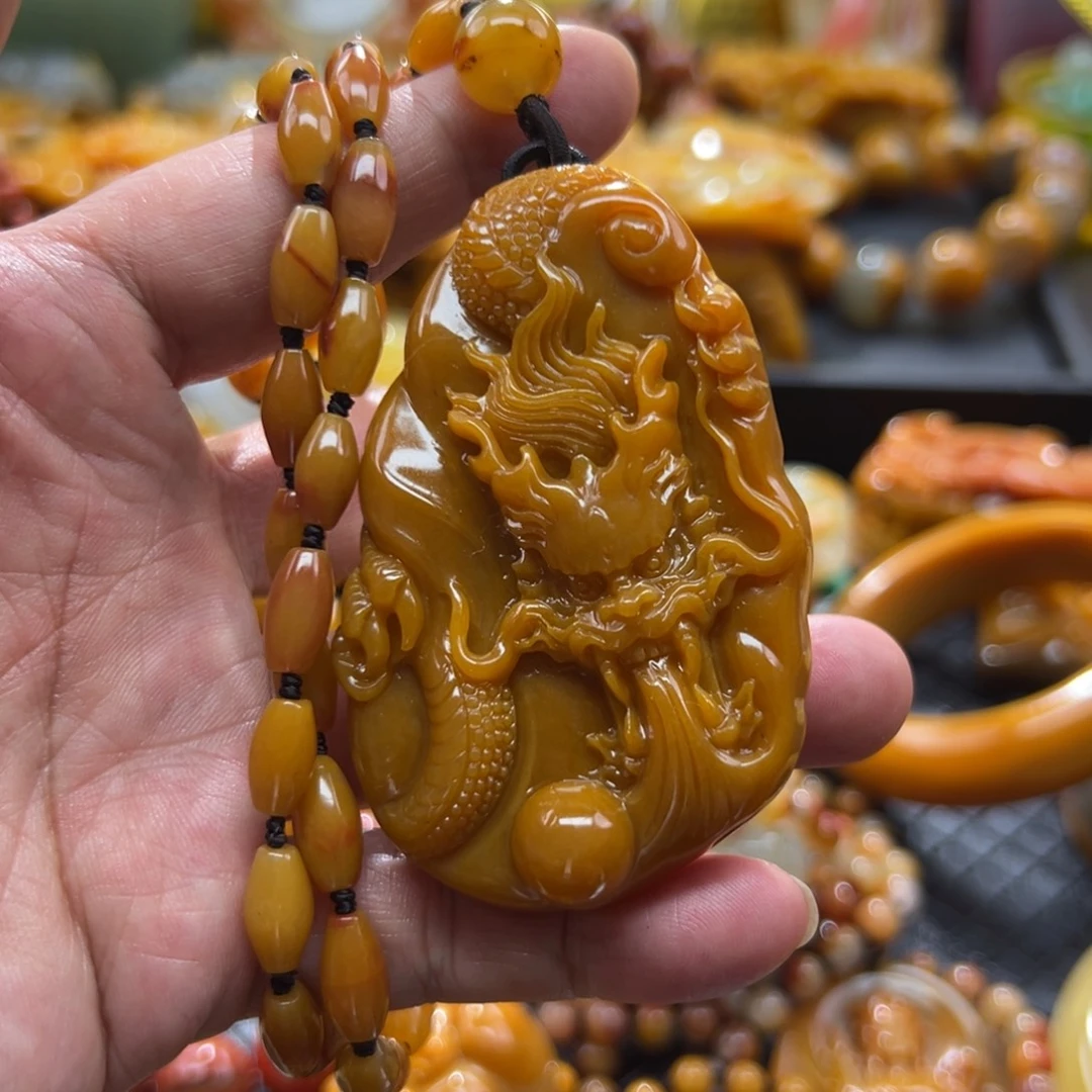 颈饰未镶嵌石英质玉
