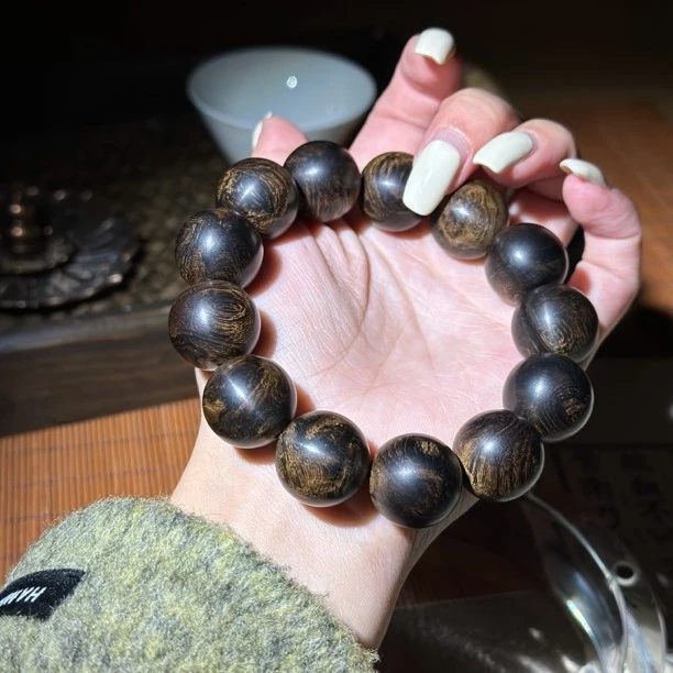 【夹石留疤1.8大精品】越南芽庄白奇楠沉香沉海级玉化留疤