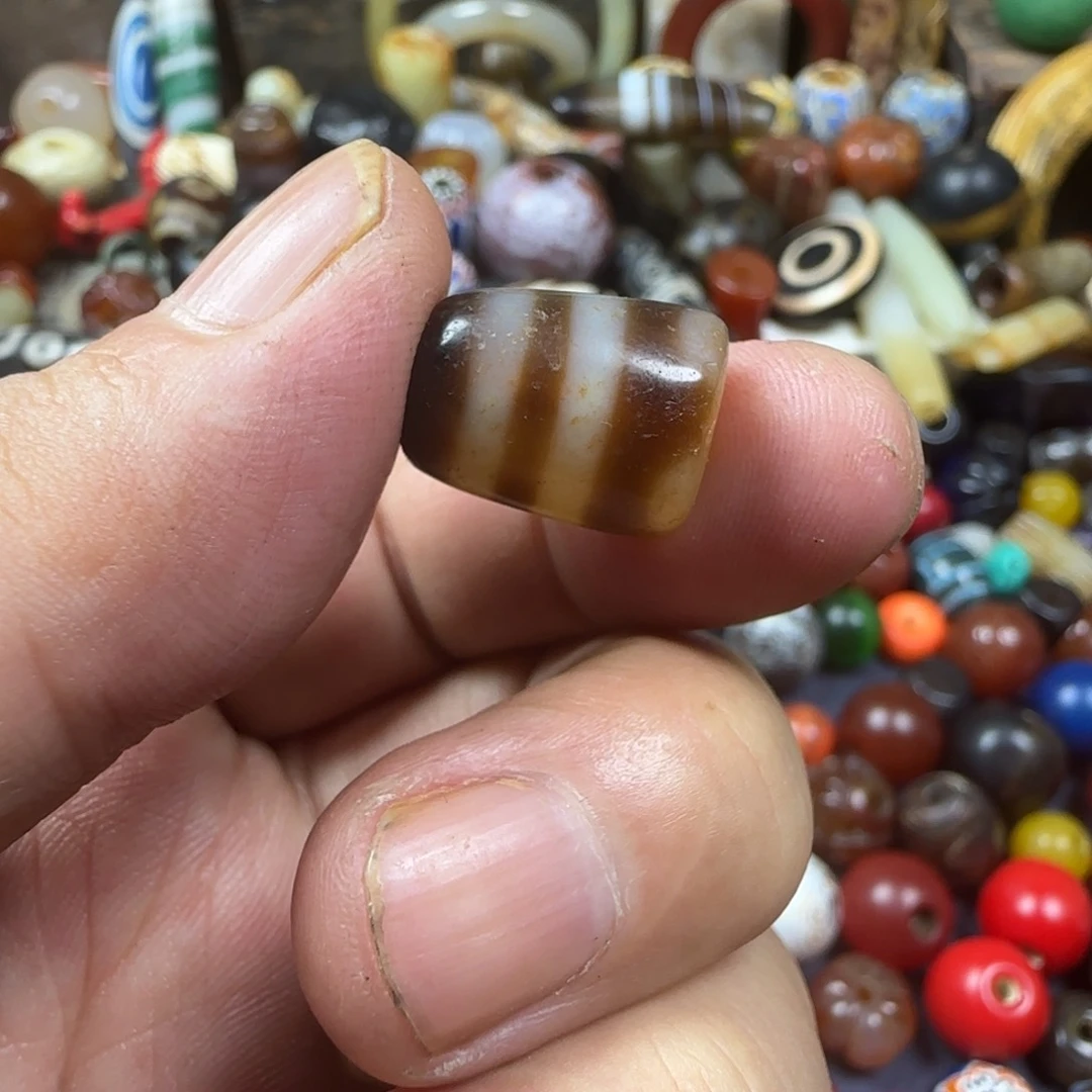 荷***色瓷器等文物的保护工作