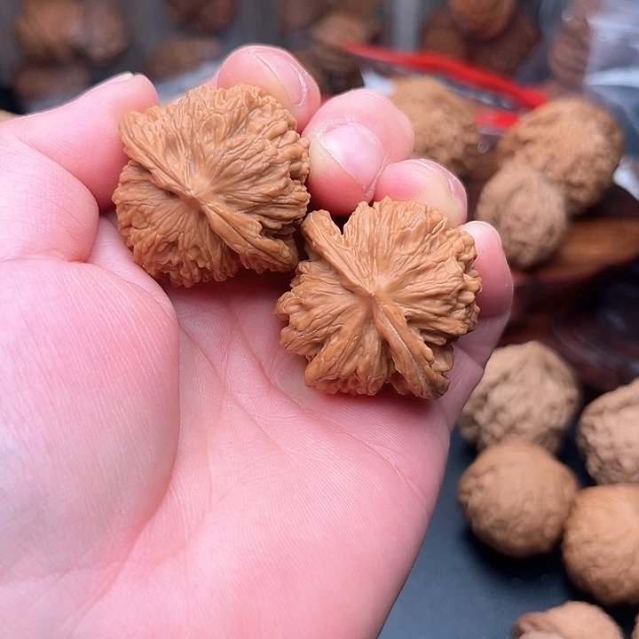 桃核把件不****名核桃四座楼