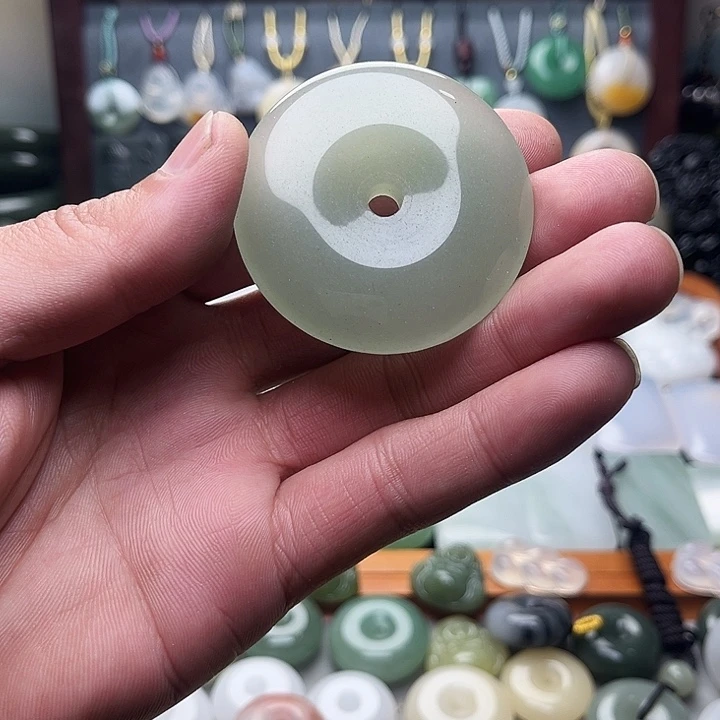 东陵石未镶嵌颈饰50mm大扣子