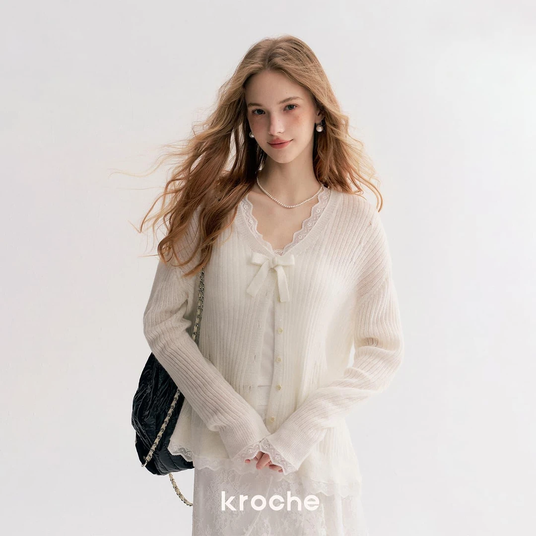 【雪宝专享】Kroche 25aw 浪漫蕾丝 花边拼接 宽松V领长袖针织开衫