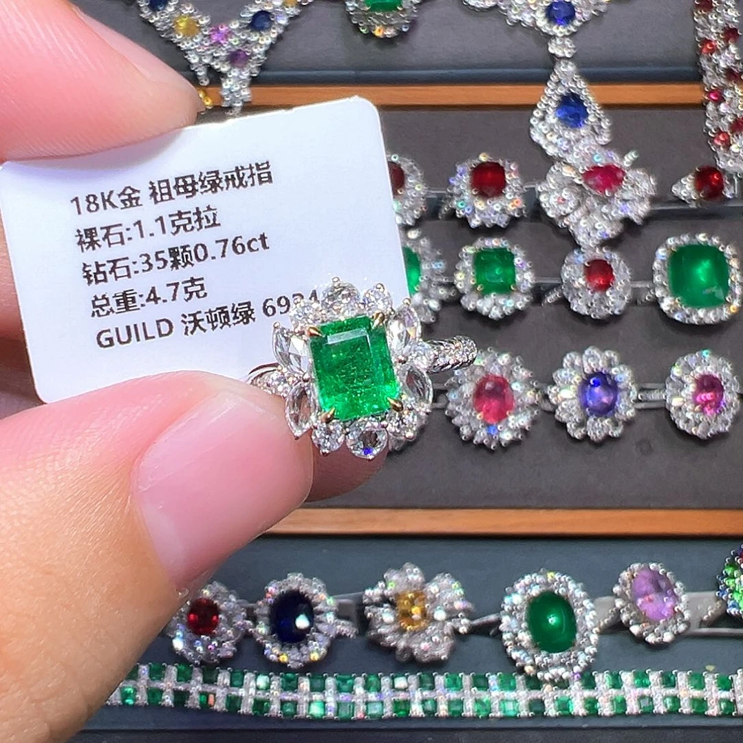 18K金镶嵌祖母绿戒指