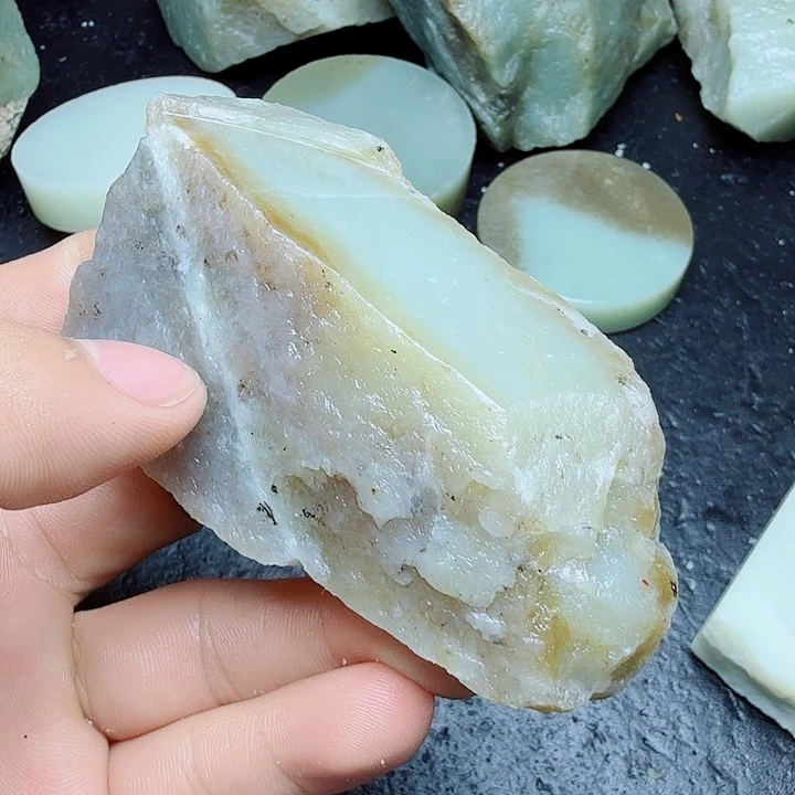 未镶嵌和田玉（糖玉）珠宝奇石