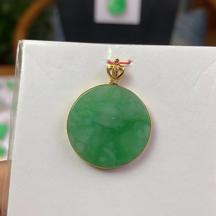 翡翠18K金镶嵌颈饰