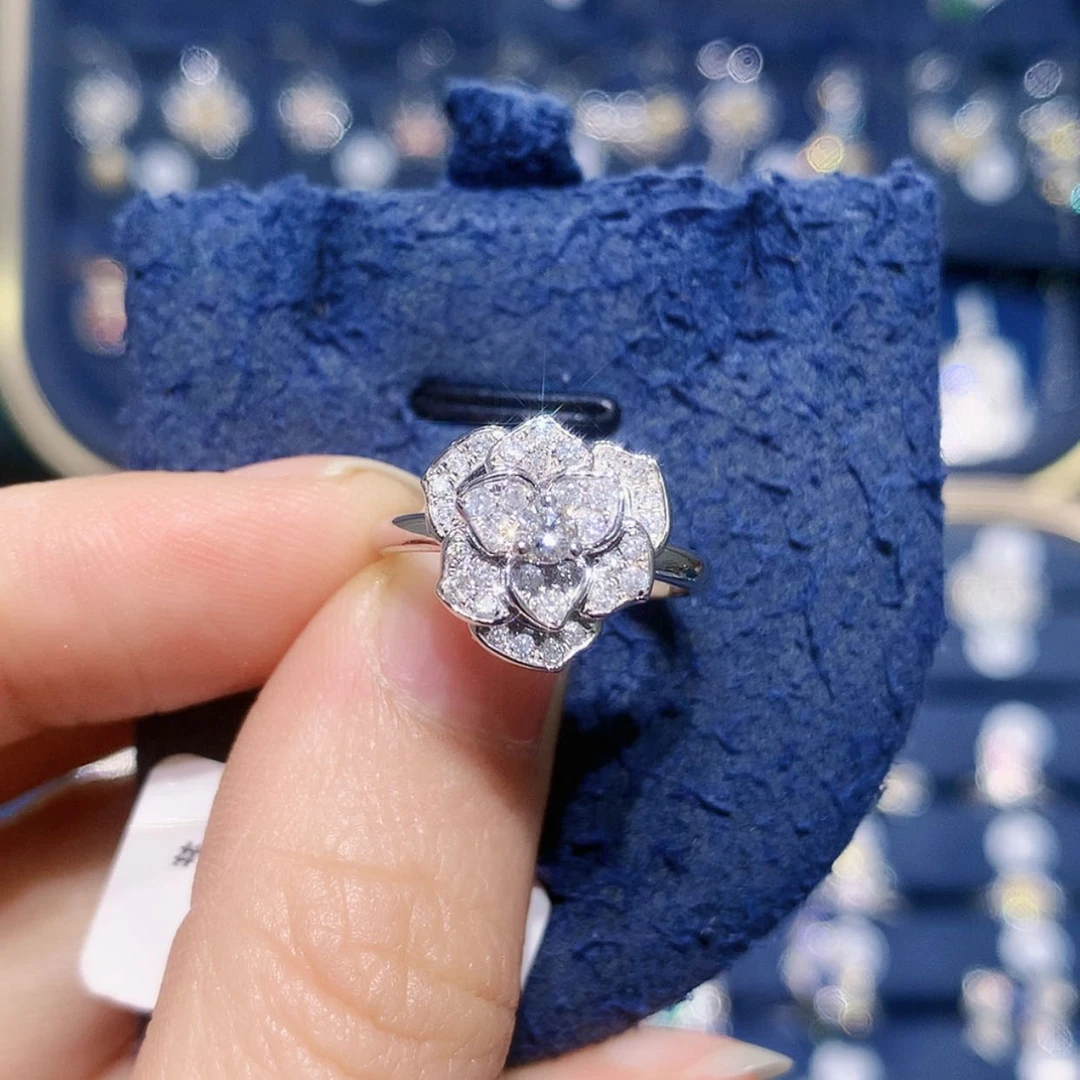 【闪购商品】铂Pt900镶嵌戒托钻石山茶花戒指