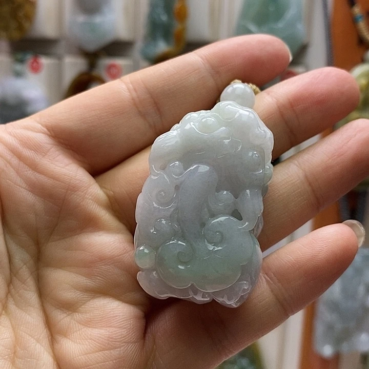 翡翠未镶嵌颈饰大貔貅