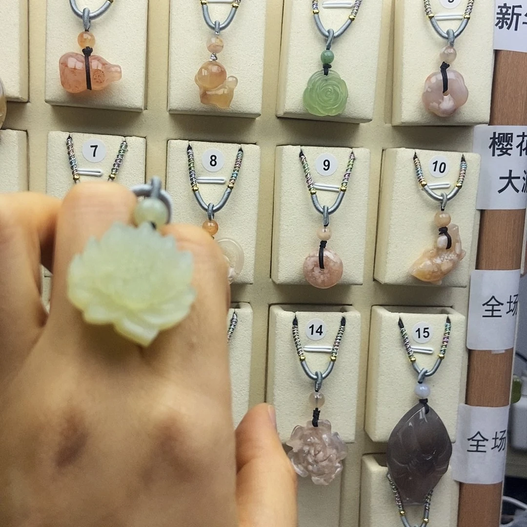 石英质玉颈饰未镶嵌小****o