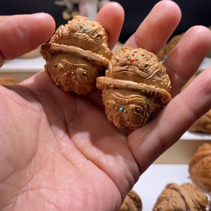 财***.文玩核桃把件纯手工雕刻文玩核桃