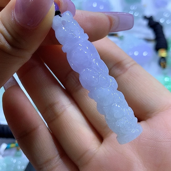 仲***庄翡翠未镶嵌颈饰天然翡翠A货吊坠